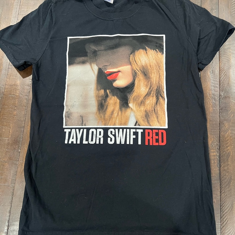 Taylor Swift Black Graphic T-Shirt